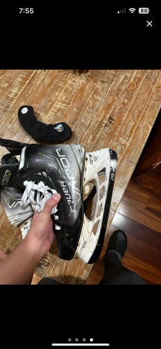 2021 Bauer Vapor Hyperlite Hockey Skates 8.5 (Used)
