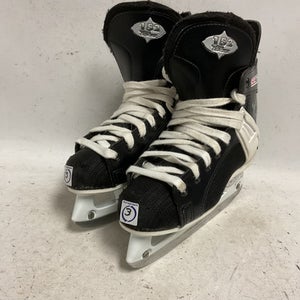 Used CCM TACKS 152 Junior Hockey Skate Junior 03 11855-S000196109