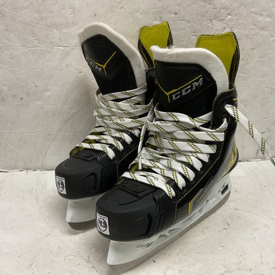 Used CCM SUPER TACKS 9370 Intermediate Hockey Skate Black Intermediate 4.5 11855-S000196056