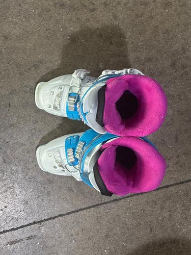 Used Nordica LITTLE BELLE 3 Girls DH Ski Boot White 215 MP - J03 11605-S000211029