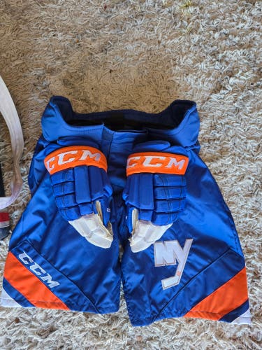 New York Islanders Stadium Series Pro Stock Team Set Gloves Shell