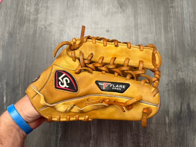 Louisville Slugger Pro Flare RH Outfield Baseball Glove 12.75" (Used in very good condition)