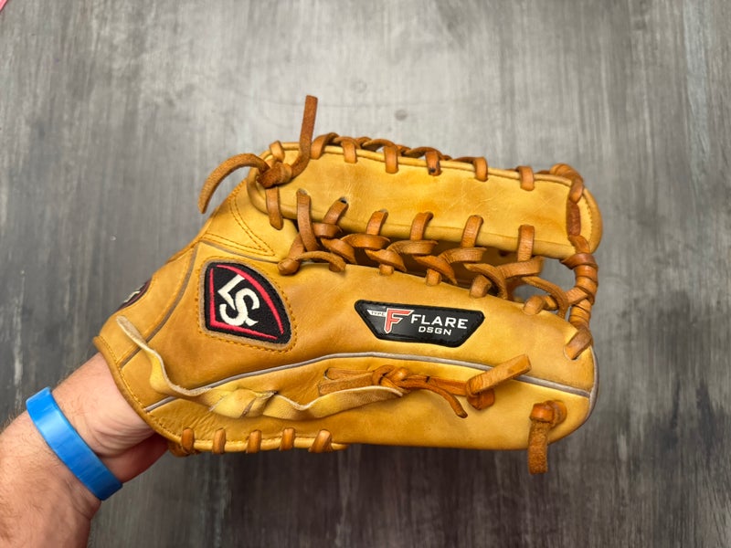 Louisville Slugger Pro Flare RH Outfield Baseball Glove 12.75" (Used in very good condition)