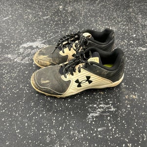 Used Under Armour LEADOFF BB/SB Cleats Black Junior 04.5 11849-S000034398