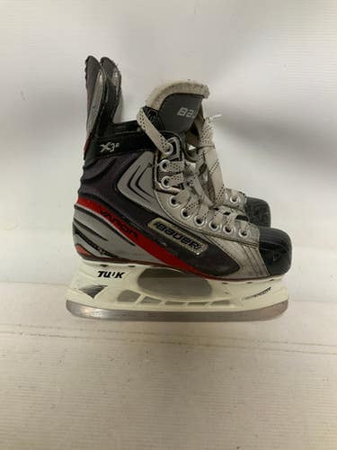 Used Bauer X3.0 Junior Hockey Skate Junior 03 11823-S000036343