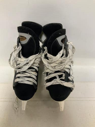 Used CCM POWERLINE 500 Junior Hockey Skate Junior 03 11823-S000036336