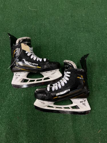 Senior Bauer Supreme M5 Pro Hockey Skates 7.5 (Used)
