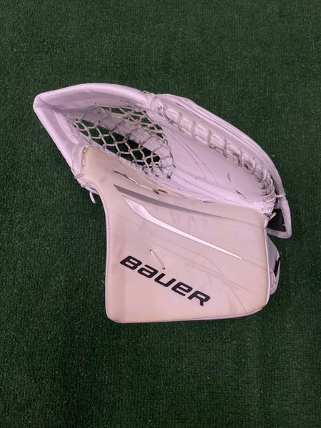 White Senior Bauer Vapor Hyperlite 2 Goalie Glove Regular Pro Stock (Used)