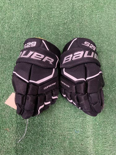 Black Junior Bauer Supreme S29 Gloves 11" (Used)