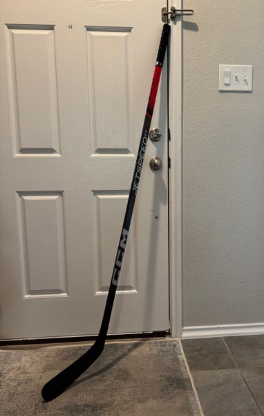 Senior CCM Jetspeed FT670 Right Handed Hockey Stick P29 (Used)
