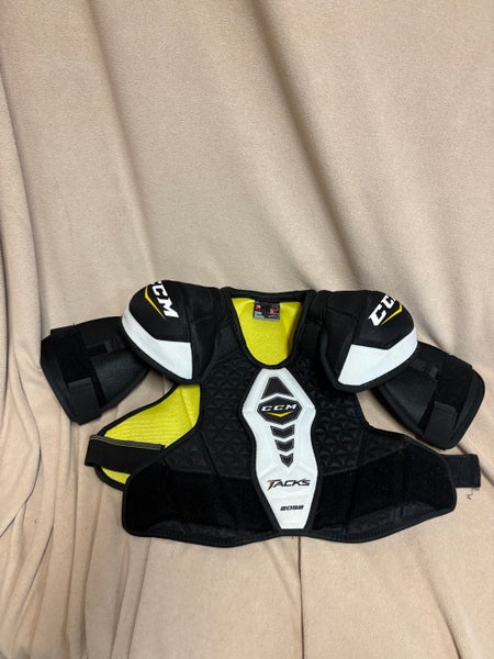 Men's Large Senior CCM Tacks 2052 Shoulder Pads (Used)