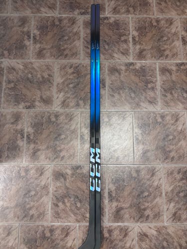 Senior CCM JetSpeed FT8 Pro Right Handed Hockey Sticks P28 75 Flex (New)