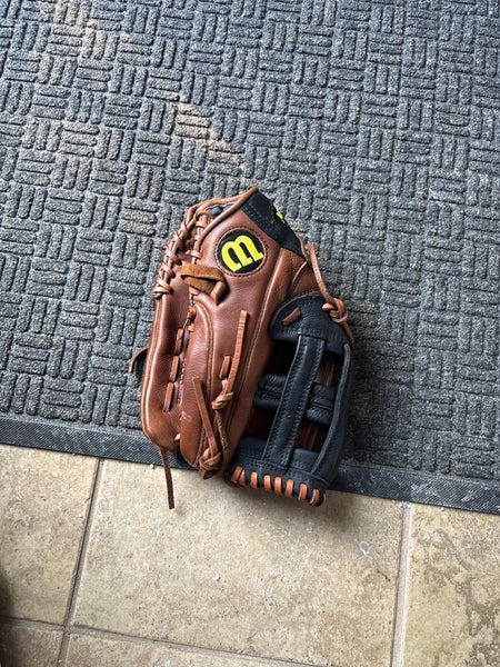 Wilson A800 RH Baseball Glove 12.5" (Used)