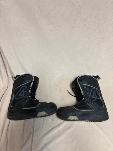 Avalanche Size M 10.0 (W 11.0) Snowboard Boots All Mountain (Used)