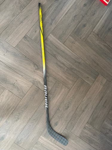 Senior Bauer Vapor Hyperlite 2 Left Hand Hockey Stick P88 77 Flex Pro Stock (New)