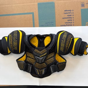 Men's Small Senior Bauer Supreme TotalOne MX3 Shoulder Pads (Used)