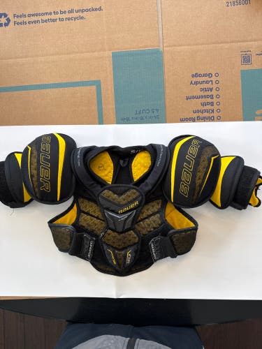 Men's Small Senior Bauer Supreme TotalOne MX3 Shoulder Pads (Used)