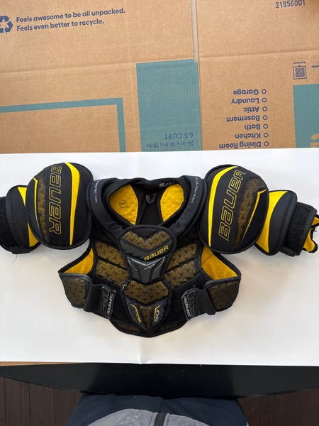 Men's Small Senior Bauer Supreme TotalOne MX3 Shoulder Pads (Used)