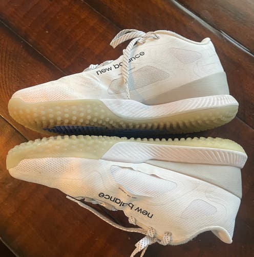 White Men's Size M 9.5 (W 10.5) Youth New Balance Freeze Low Top Turf Cleats (Used)