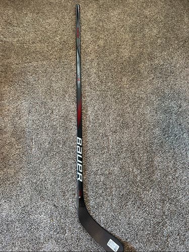 Intermediate Bauer Vapor X5 Pro Left Hand Hockey Stick P88 65 Flex (New)