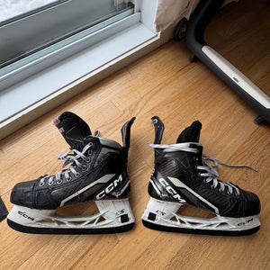 2022 CCM AS-V Pro Hockey Skates Wide Width Size 6.5 (Used)