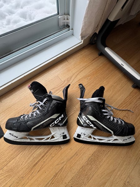 2022 CCM AS-V Pro Hockey Skates Wide Width Size 6.5 (Used)