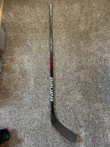 Intermediate Bauer Vapor X5 Pro Left Hand Hockey Stick P88 65 Flex (Used)