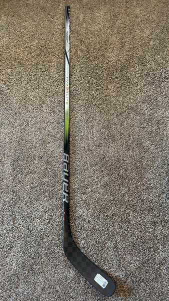 Intermediate Bauer Vapor Hyperlite 2 Left Hand Hockey Stick P88 65 Flex (New)
