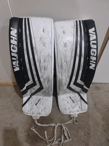 31" Vaughn Ventus SLR2 Goalie Leg Pads (Used)
