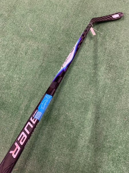 Senior Bauer Vapor FlyLite Hockey Stick Right Handed P28 77 Flex (New)