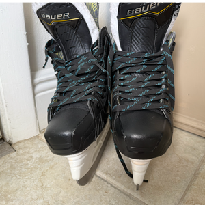 Bauer Supreme M40 Hockey Skates Size 5.5 (Used)