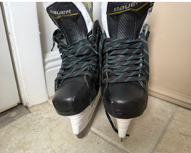Bauer Supreme M40 Hockey Skates Size 5.5 (Used)