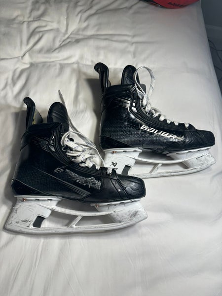 2023 Blacked Out Bauer Vapor Hyperlite 2 Hockey Skates 8.5 (Used)