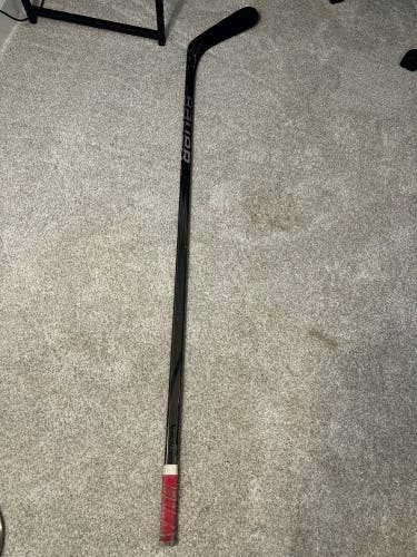 Senior Bauer Vapor Hyperlite 2 Right Handed Hockey Stick P92 70 Flex (Used)