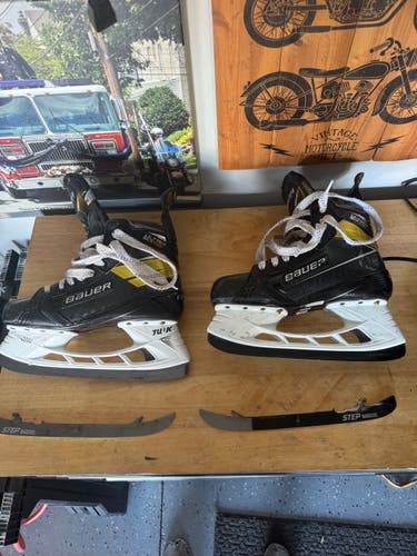 2018 Bauer Supreme Ultrasonic Hockey Skates Regular Width 8 (Used)