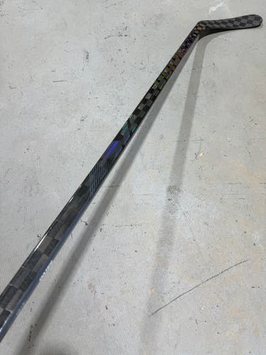 Warrior Alpha LX2 Pro, Pro Stock Hockey Stick Grip W77 Right 85 Flex 4151