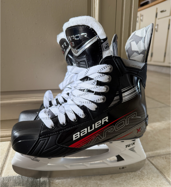 Bauer Vapor X3 Hockey Skates Regular Width Size 5.5 (New)