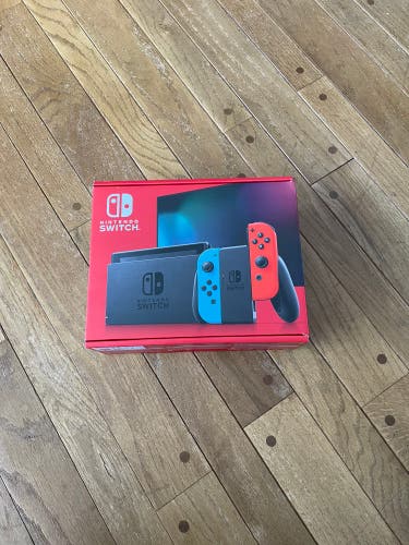 BRAND NEW NEVER USED Still in box Nintendo switch 32 Gigabyte