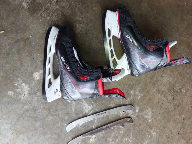 Bauer Vapor 3X Pro Hockey Skates 10 (Used) with three pairs of runners