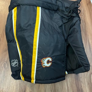 Men's Senior Large CCM HP35 Hockey Pants (Used)