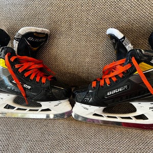 Bauer Supreme 3S Pro Hockey Skates Regular Width Size 4.5 (Used)