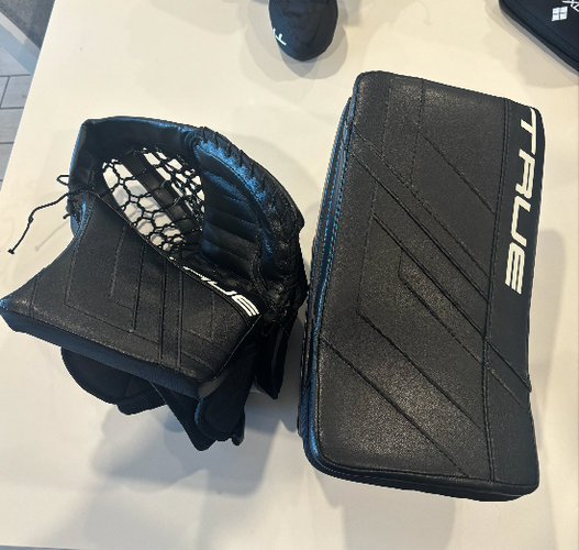 True HZRDUS 7x4 Glove and Blocker, Int Size, Black, Regular (New)