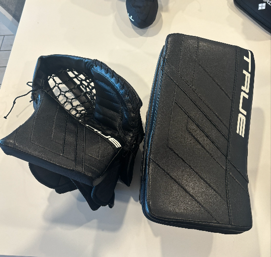 True HZRDUS 7x4 Glove and Blocker, Int Size, Black, Regular (New)