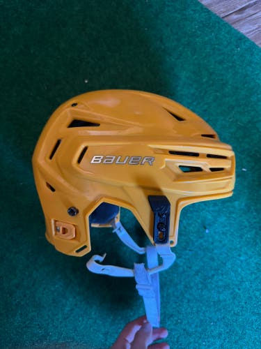 Medium Bauer Re-Akt 155 Helmet (Used)