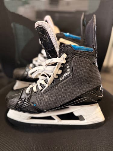 Bauer Supreme Mach Hockey Skates Regular Width Pro Stock 8 (Used)