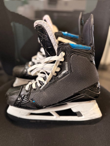 Bauer Supreme Mach Hockey Skates Regular Width Pro Stock 8 (Used)