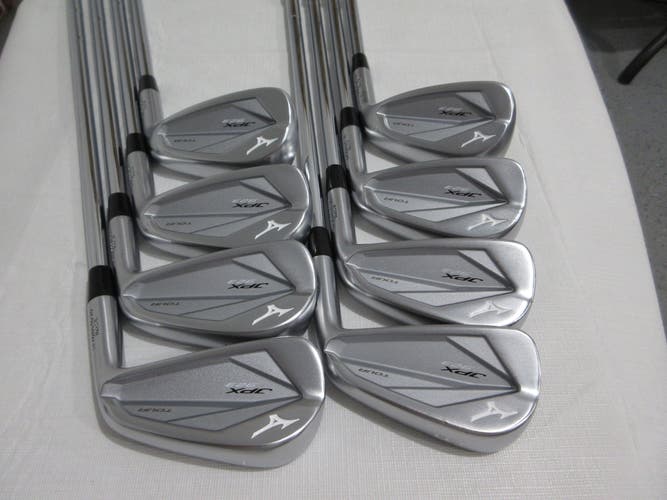 Mizuno JPX-923 Tour Iron Set - 4-PW, GW - DG 120 S300 Stiff Flex Steel