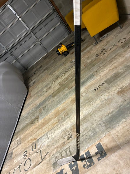 Intermediate Bauer Vapor Hyperlite 2 Right Handed Hockey Stick P90TM 55 Flex Pro Stock (New)