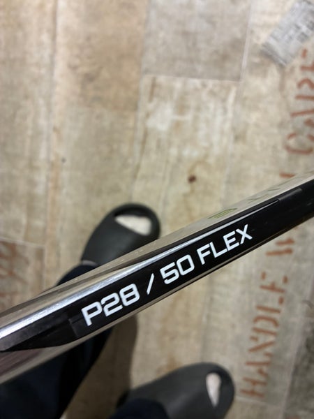 Intermediate Bauer Vapor Hyperlite 2 Right Handed Hockey Stick P28 55 Flex Pro Stock (New)