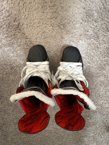 2024 Bauer Vapor X4 Hockey Skates Regular Width Size 6.5 (Used)